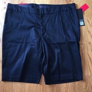 NWT Sofia black skinny shorts size 16 with pockets